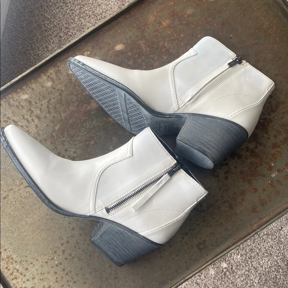 Sam Edelman Ladies Whistler White Ankle Boots Pointed Toes w/ Stud Accents. Sz 9 - Picture 9 of 15